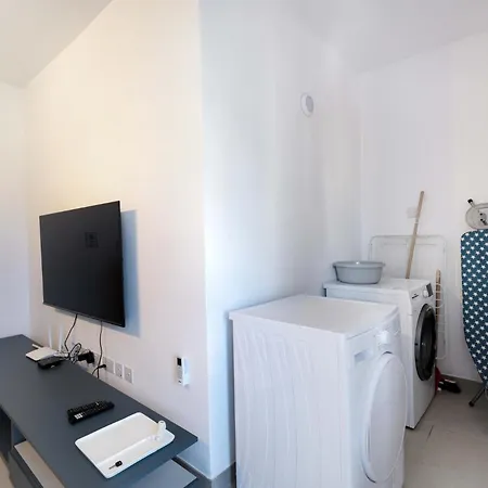 Spacious & 3bd With Front Balcony - Close To Sliema, St Julians, Valletta Apartment Pembroke