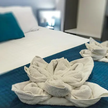 Spacious & 3bd With Front Balcony - Close To Sliema, St Julians, Valletta Apartment *