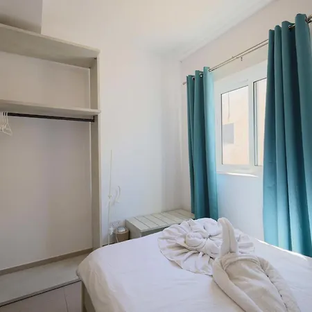 Apartment Spacious & 3bd With Front Balcony - Close To Sliema, St Julians, Valletta