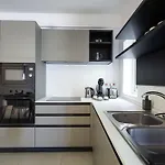 Spacious & 3bd With Front Balcony - Close To Sliema, St Julians, Valletta Pembroke