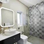Spacious & 3bd With Front Balcony - Close To Sliema, St Julians, Valletta Pembroke