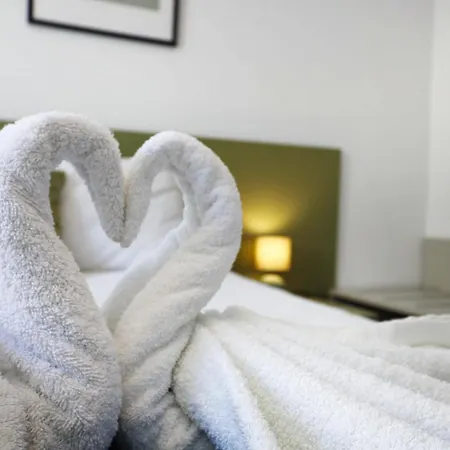 Spacious & 3bd With Front Balcony - Close To Sliema, St Julians, Valletta * פמברוק