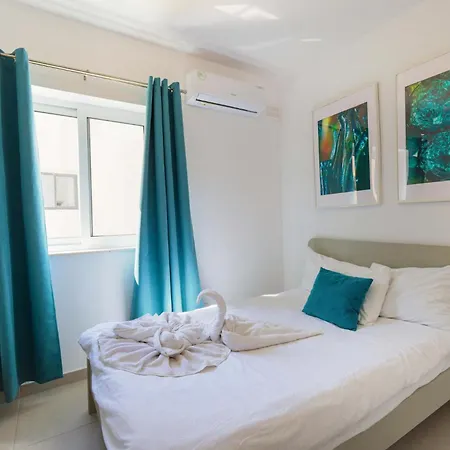 Spacious & 3bd With Front Balcony - Close To Sliema, St Julians, Valletta Apartment Pembroke