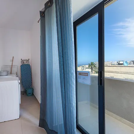 Apartment Spacious & 3bd With Front Balcony - Close To Sliema, St Julians, Valletta Pembroke