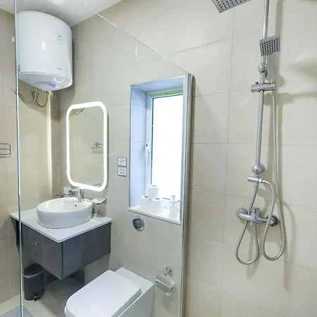 Spacious & 3bd With Front Balcony - Close To Sliema, St Julians, Valletta *