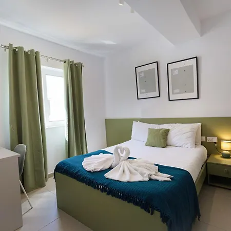 Apartment Spacious & 3bd With Front Balcony - Close To Sliema, St Julians, Valletta
