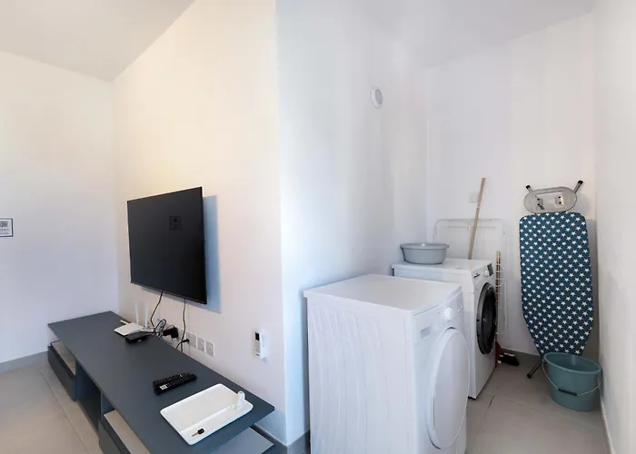 Spacious & 3bd With Front Balcony - Close To Sliema, St Julians, Valletta Appartamento Pembroke