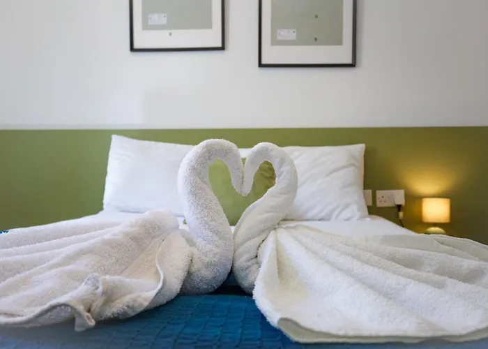 Spacious & 3bd With Front Balcony - Close To Sliema, St Julians, Valletta דירה פמברוק