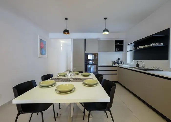 דירה Spacious & 3bd With Front Balcony - Close To Sliema, St Julians, Valletta פמברוק