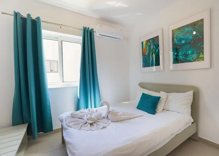 Spacious & 3bd With Front Balcony - Close To Sliema, St Julians, Valletta דירה פמברוק