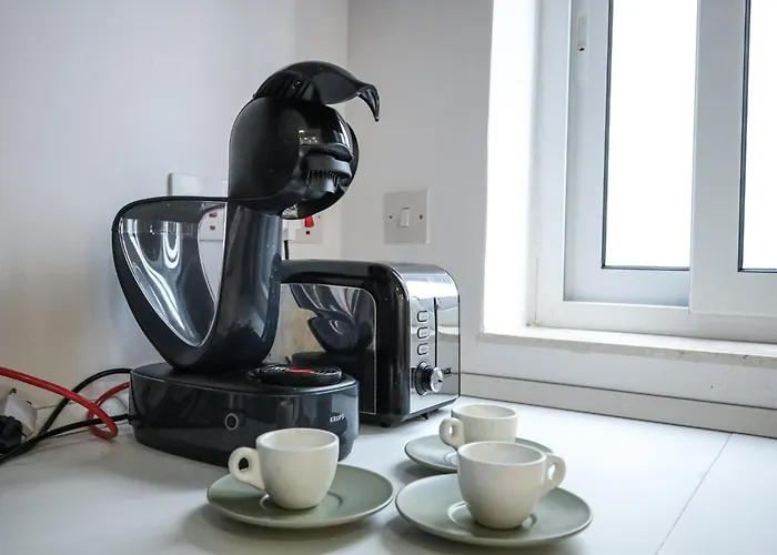 Spacious & 3bd With Front Balcony - Close To Sliema, St Julians, Valletta *