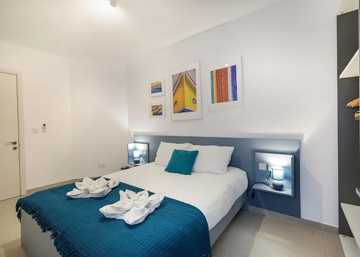 Spacious & 3bd With Front Balcony - Close To Sliema, St Julians, Valletta דירה