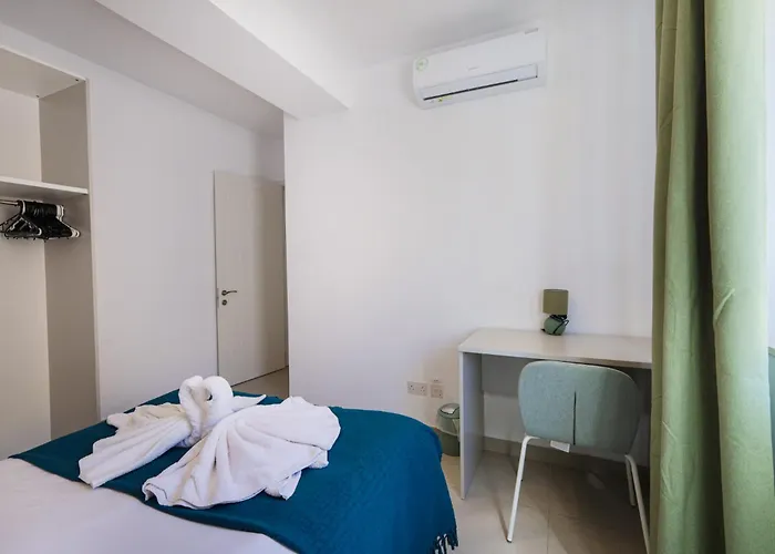 Spacious & 3bd With Front Balcony - Close To Sliema, St Julians, Valletta דירה *