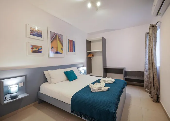 Spacious & 3bd With Front Balcony - Close To Sliema, St Julians, Valletta * פמברוק