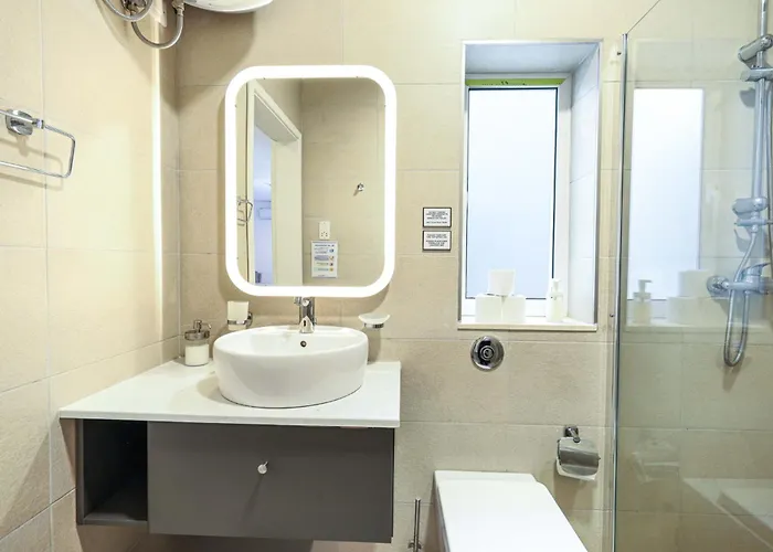 Spacious & 3bd With Front Balcony - Close To Sliema, St Julians, Valletta פמברוק